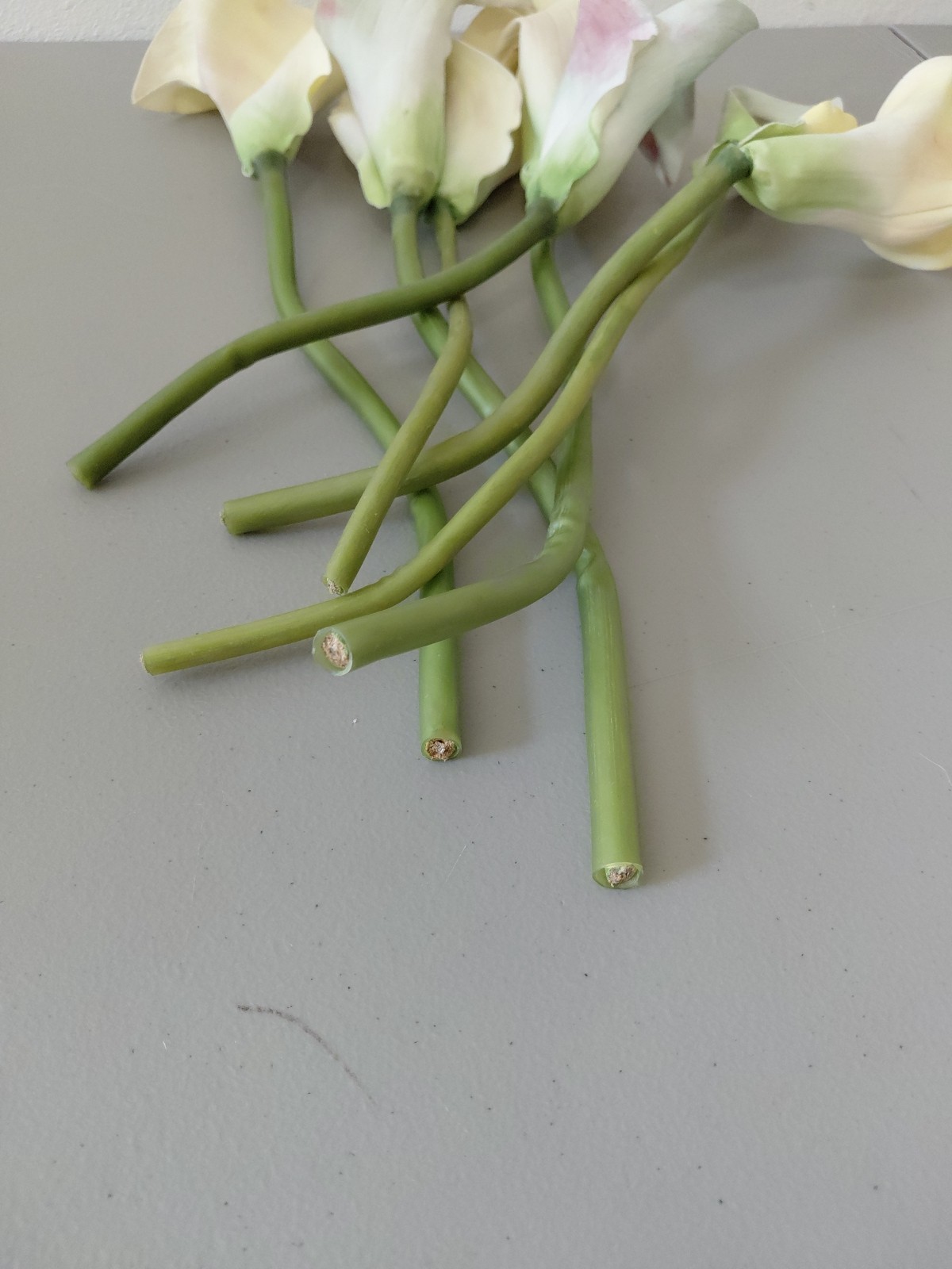 7 Calla Lily Lillis Realistic Silk Flowers White Folded 15″ to 19″ Vintage