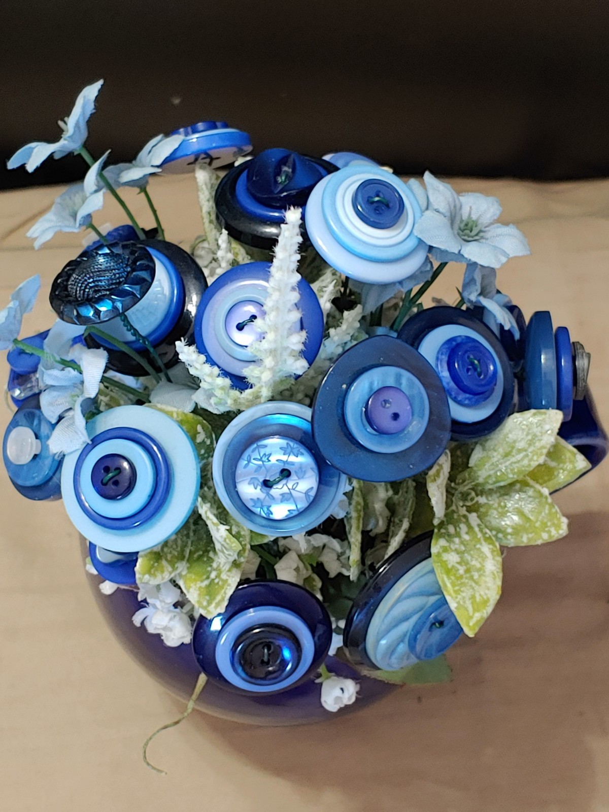 blue and white button bouquet in David Austin Coffee Mug. tiny chips-see pics
