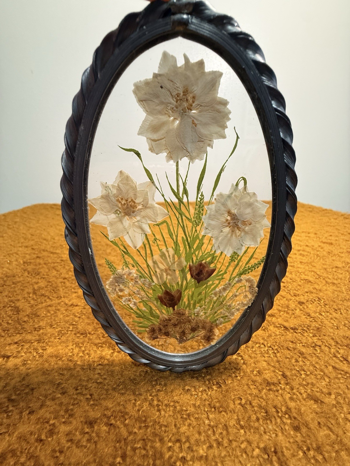 Pressed Flower Art Oval Glass Wall Decor 7in Dried Floral Arrangement