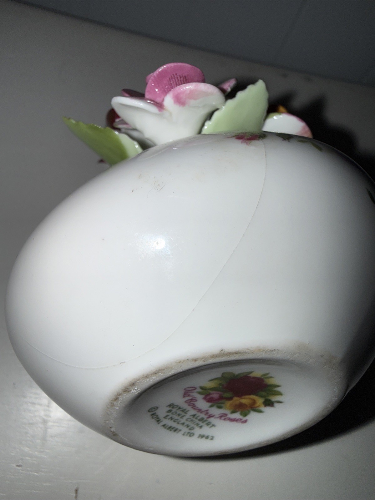 VINTAGE ROYAL ALBERT “OLD COUNTRY ROSES” BONE CHINA FLORAL ARRANGEMENT – READ