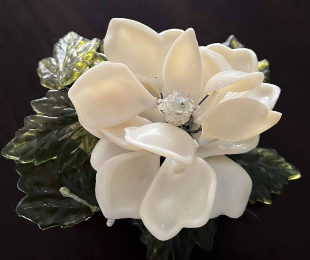 🌼VNTG 1960s LUCITE MAGNOLIA STEM • WHITE PETALS & GREEN LEAVES • WIRE‑WRAPPED