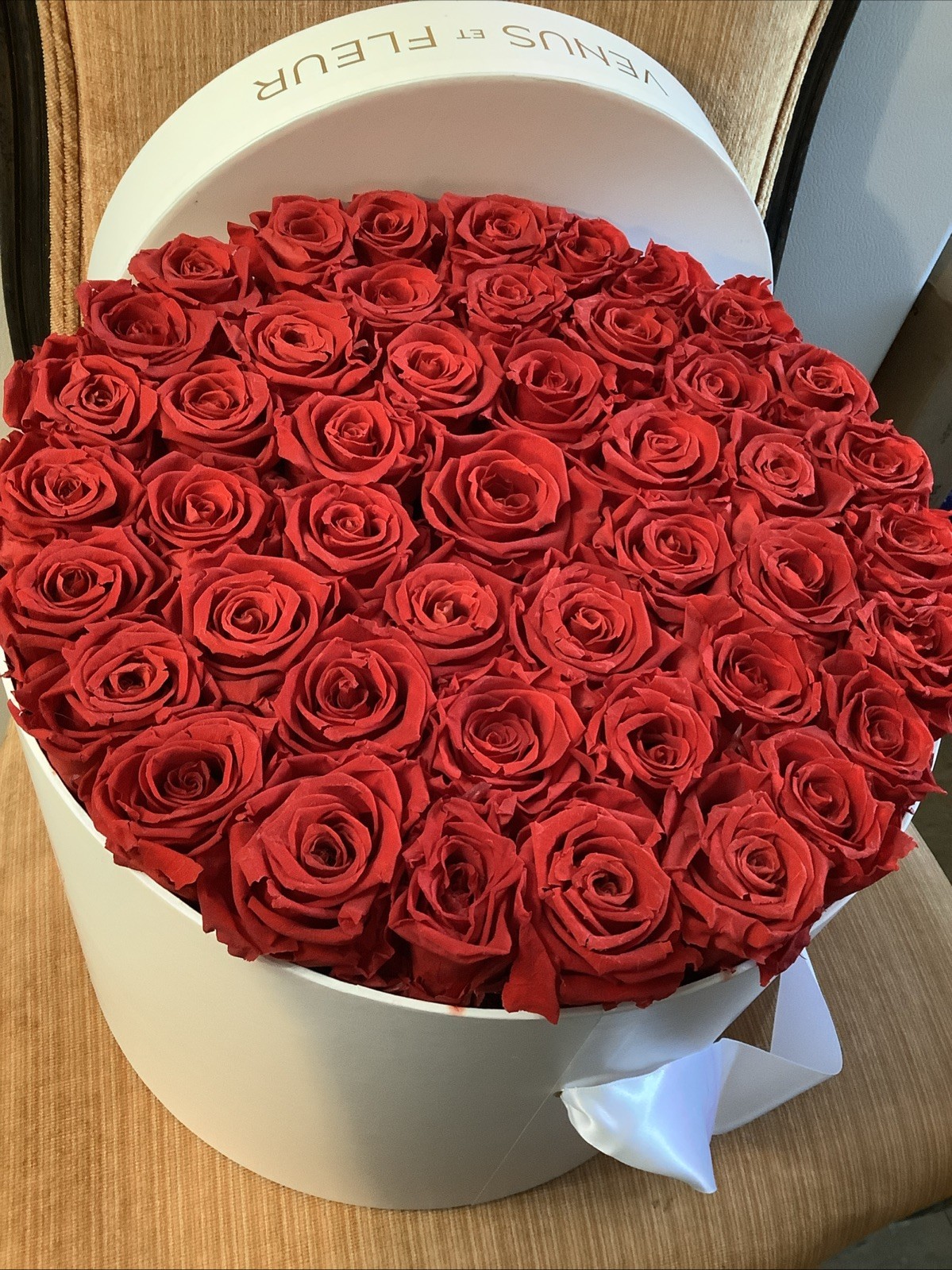 Venus Et Fleur Large Round White Box 46 Red Eternity Preserved Roses Luxury