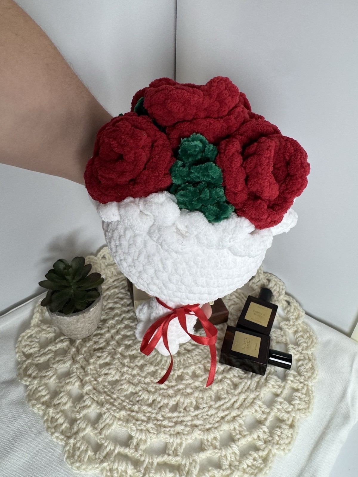 Artificial Plush Red Rose Flower Bouquet Arrangement w/ Ribbon, 7in, Green/White