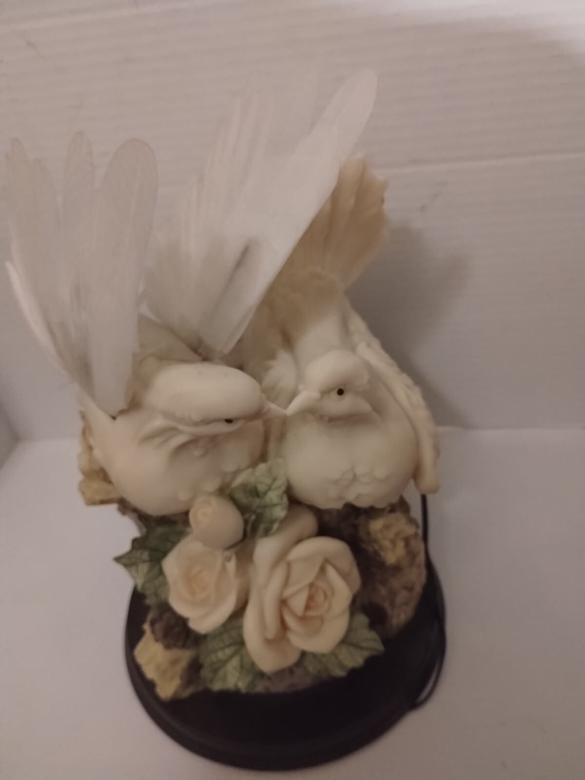BEAUTIFUL,2 Doves,& Roses Lights Up & Changes Soft Colors Beautiful,EXC.COND.
