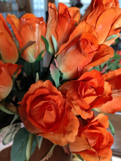 ONE DOZEN 23″ Single stemmed silk roses. ORANGE