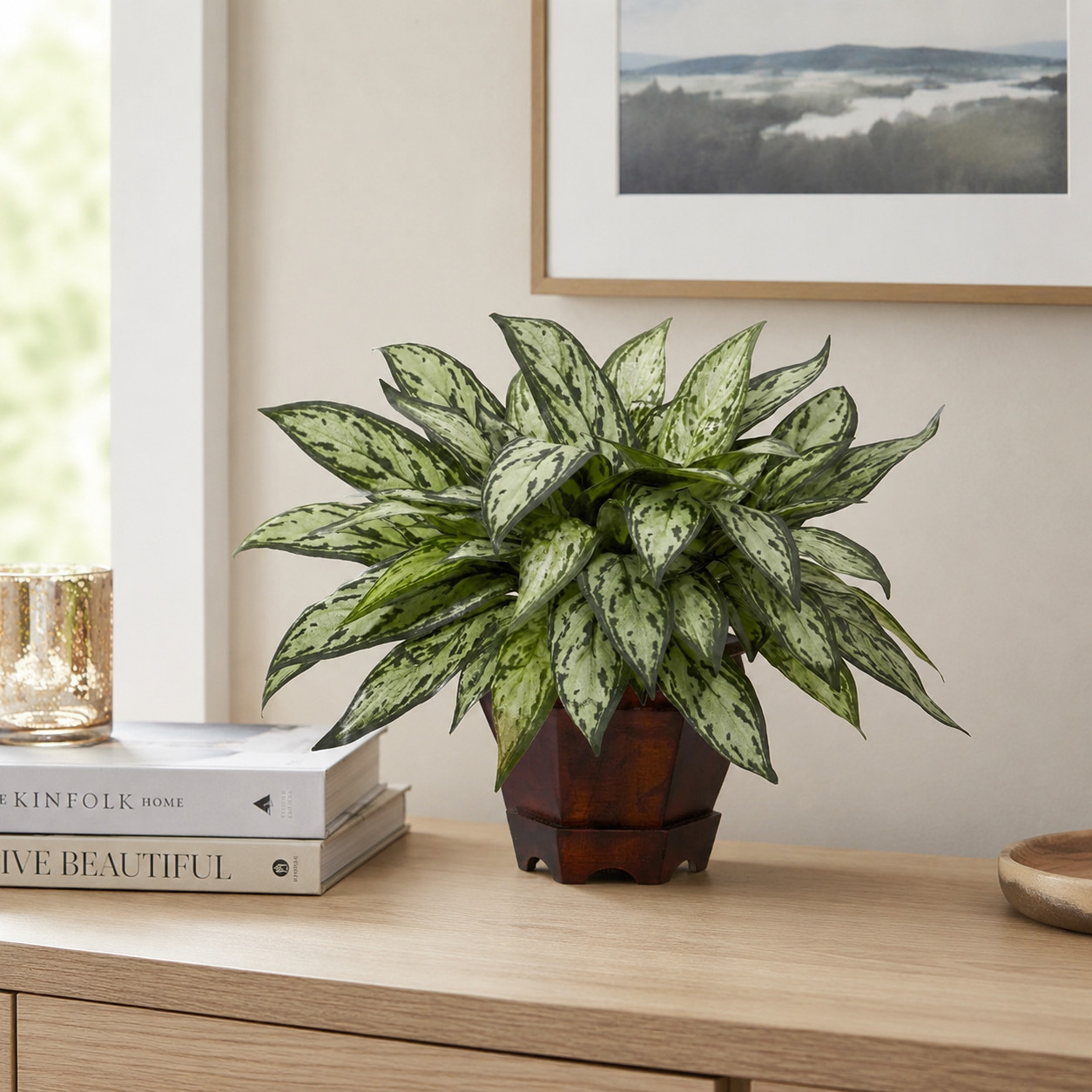 Triple Silver Queen w/Hexagon Vase