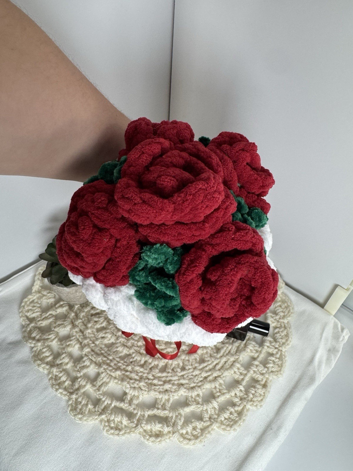 Artificial Plush Red Rose Flower Bouquet Arrangement w/ Ribbon, 7in, Green/White