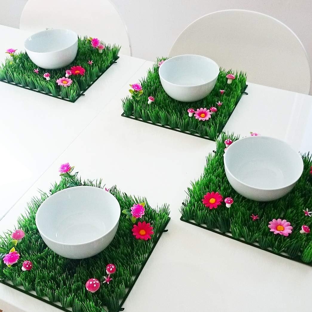 Artificial Grass Place Mat – Set of 4 Table Mats with Flowers