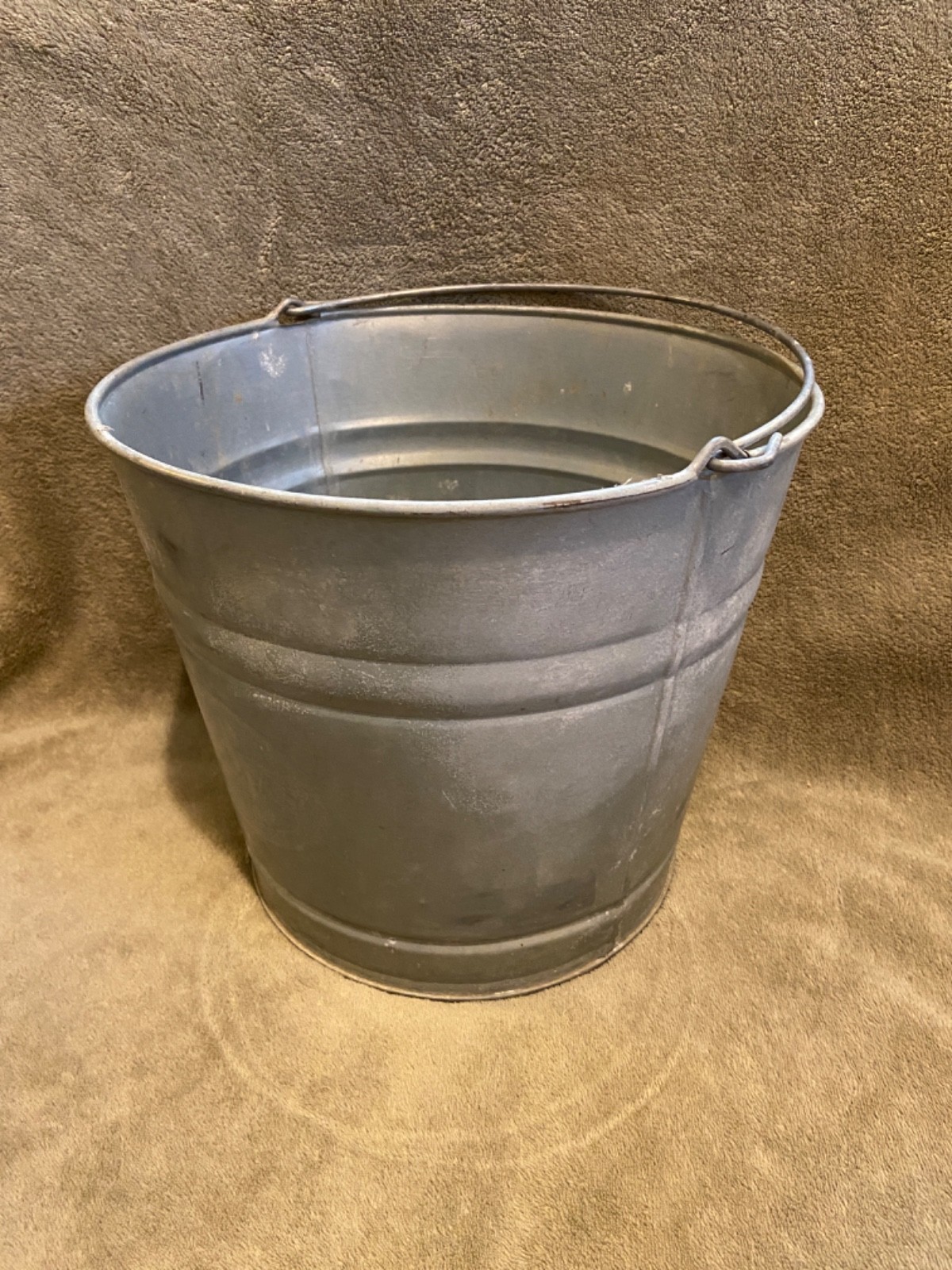 Galvanized #10 Bucket Pail Metal 9″Tall x 10.5″ Diameter / No Holes / Some Rust