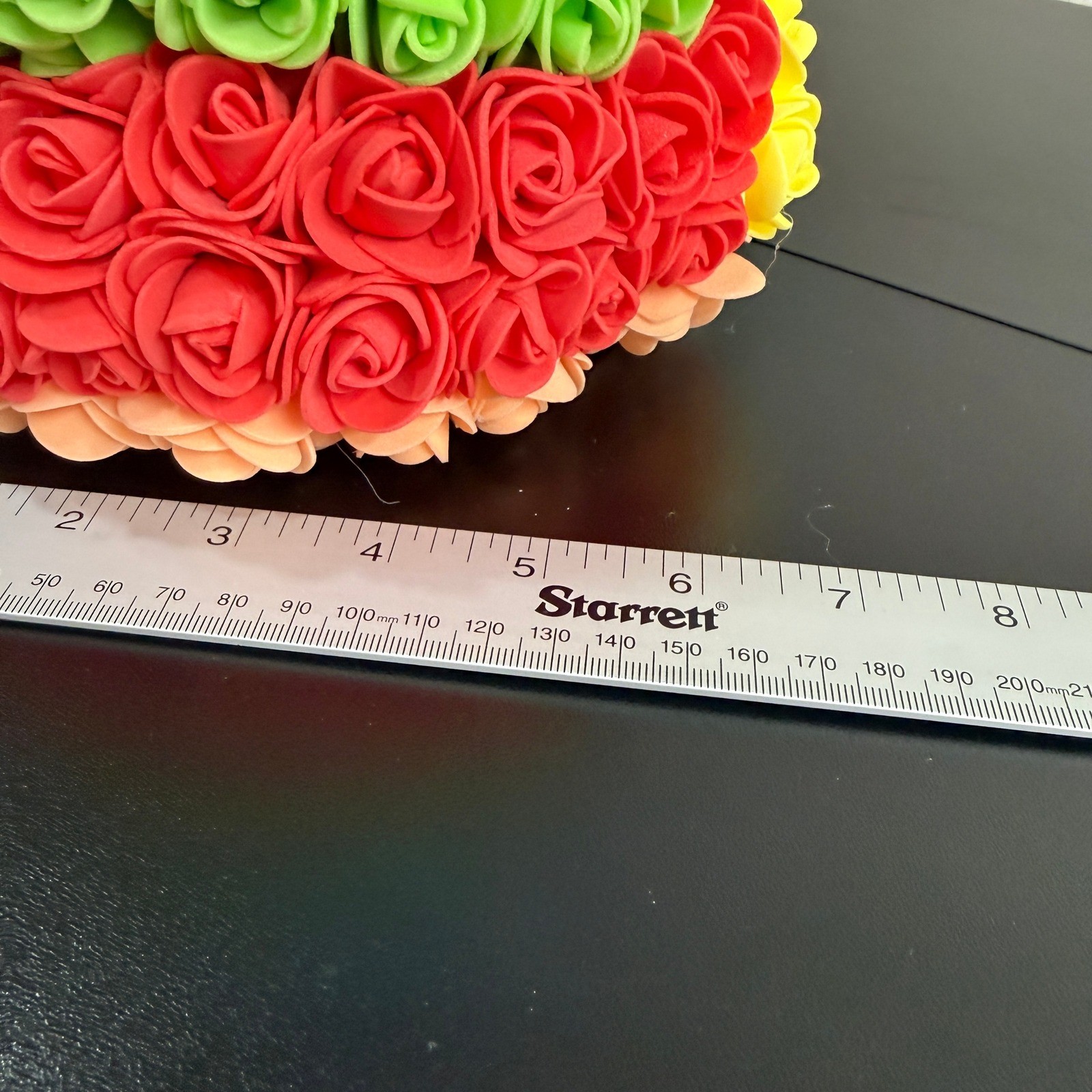 Trésors de Charme Rainbow Rose Bear Artificial Flower Teddy Bear in Gift Box