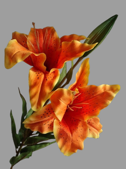 Absolutely beautiful artificial natural feel tiger lily stem. ORANGE