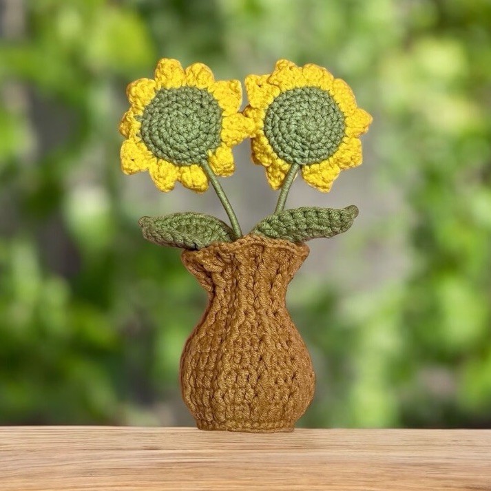 Handmade Crocheted Sunflower Bouquet Potted Plant Mini Desktop Decor Gift NEW