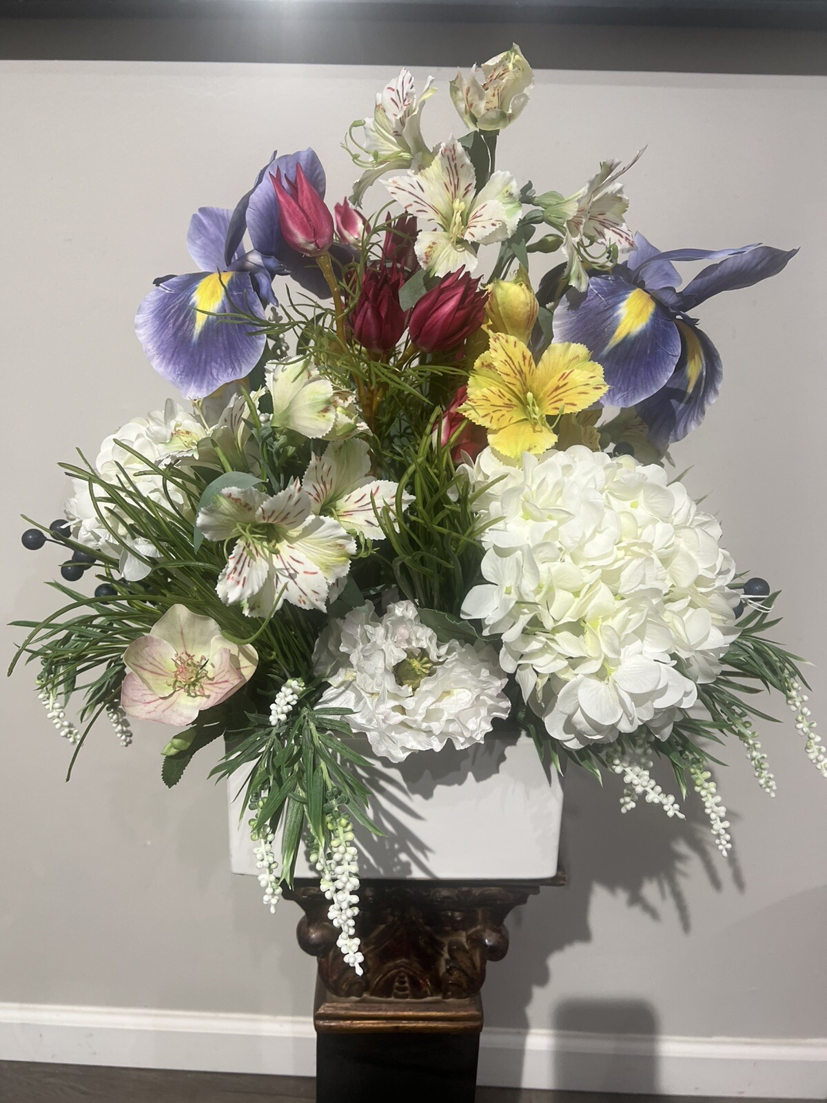 Stunning Floral Arrangement In Decorate Vase High Quality Flowers 18”H X 16”W
