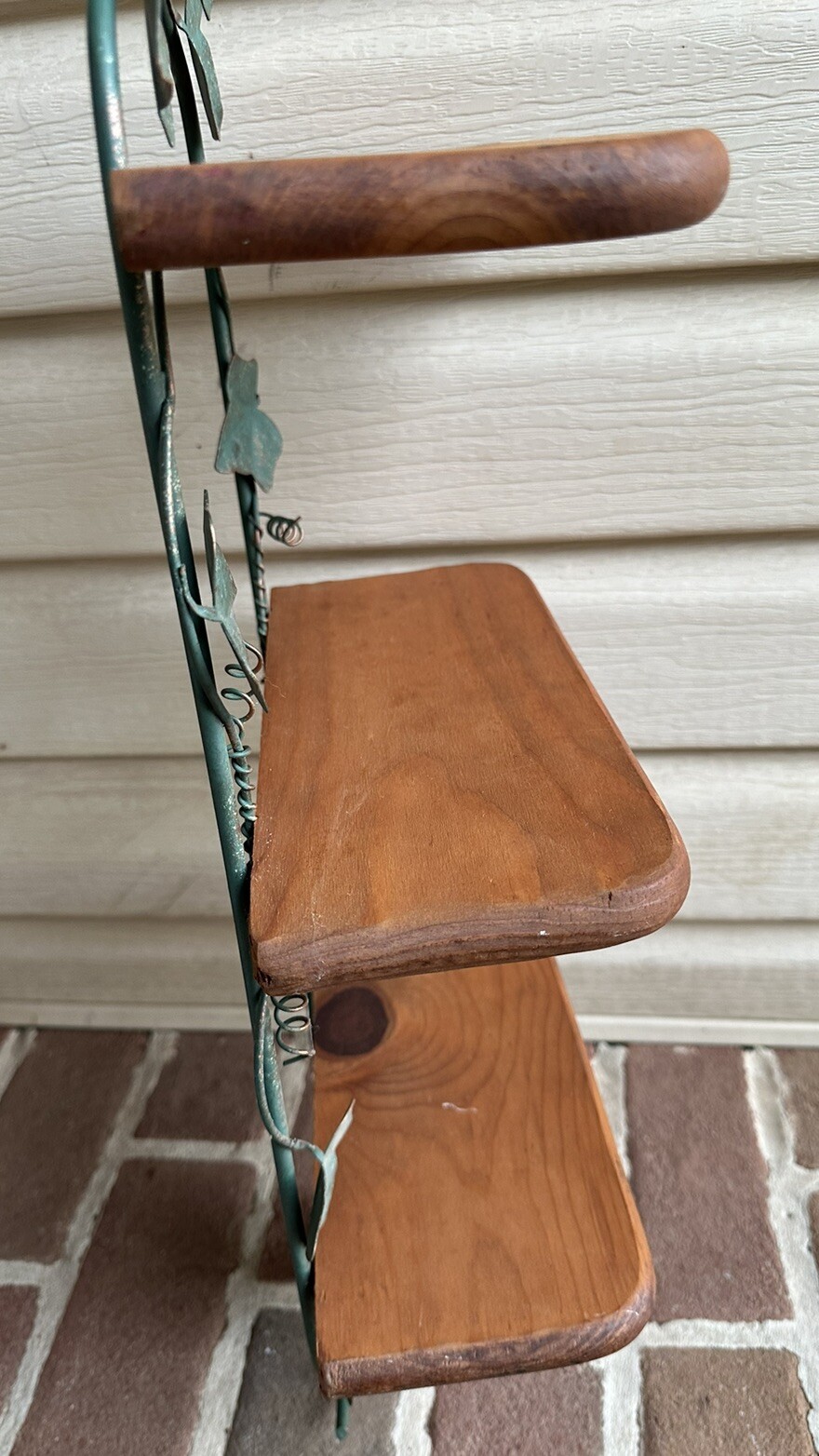 IVY WALL HANGING HOME DECOR METAL W/GOLD ACCENTS + SOLID WOOD BASE